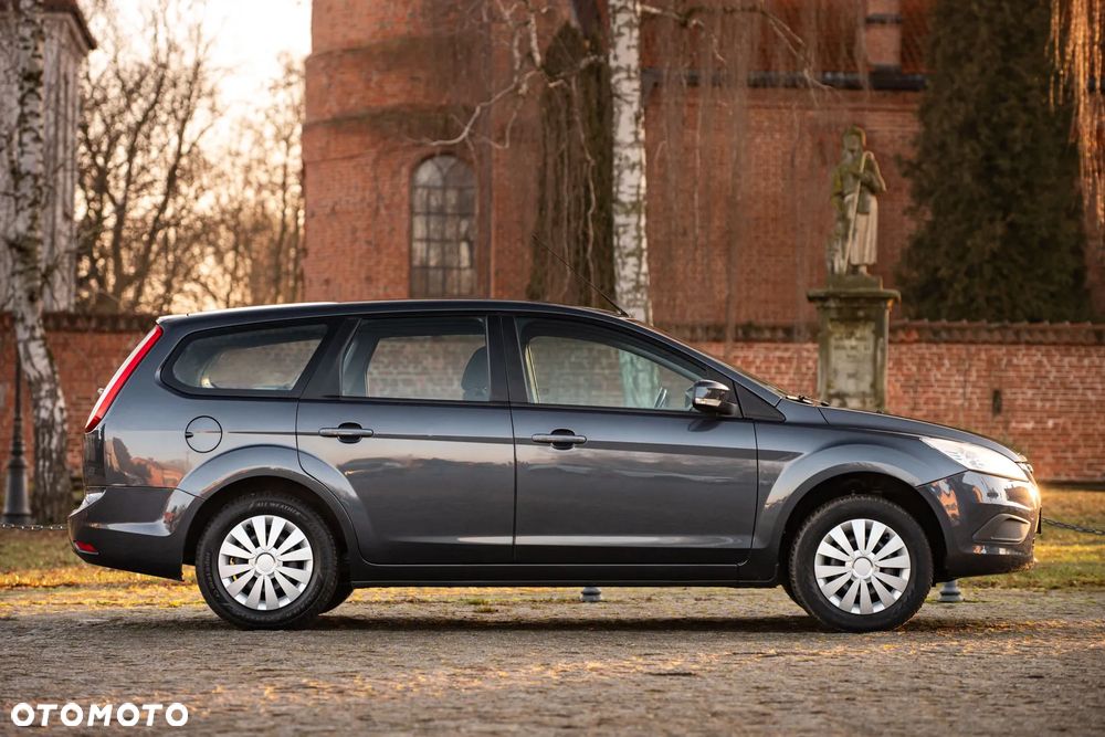 Ford Focus 1.6 Trend + - 4