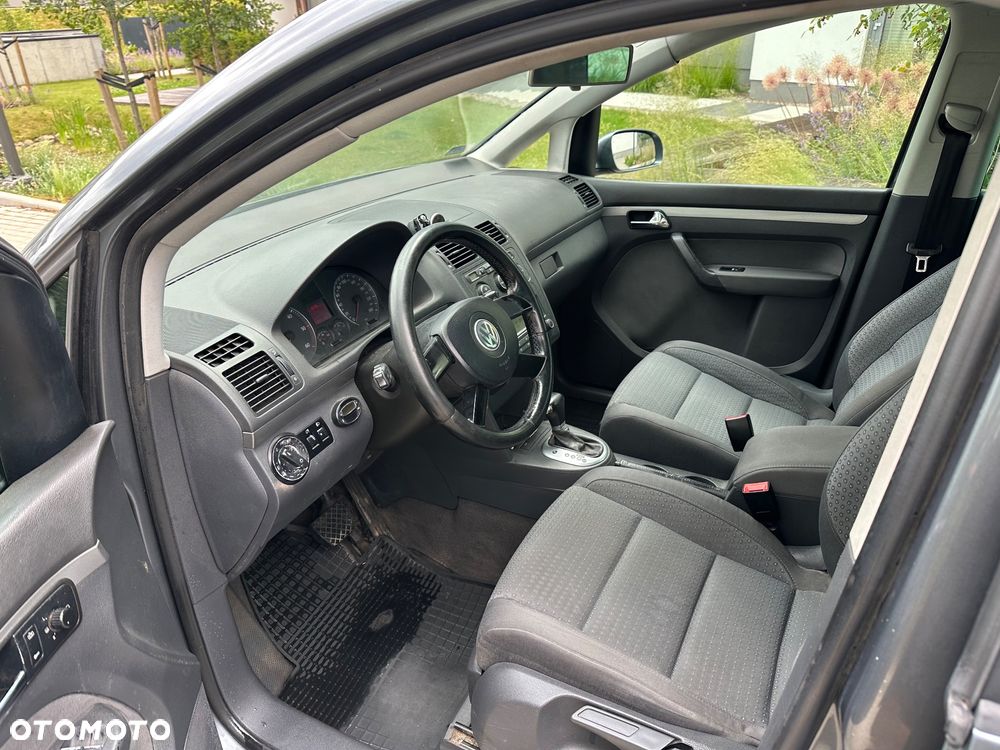 Volkswagen Touran 1.9 TDI Conceptline DSG - 7