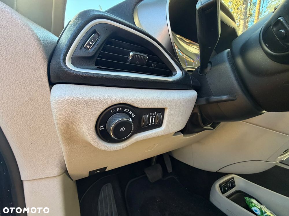 Chrysler Pacifica - 9