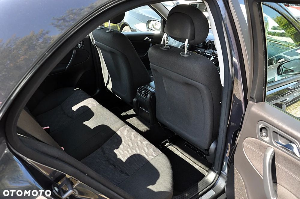 Mercedes-Benz Klasa C 200 Kompressor Automatik Classic Sport Edition + - 29