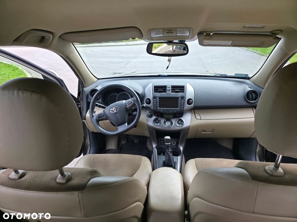 Toyota RAV4 - 9