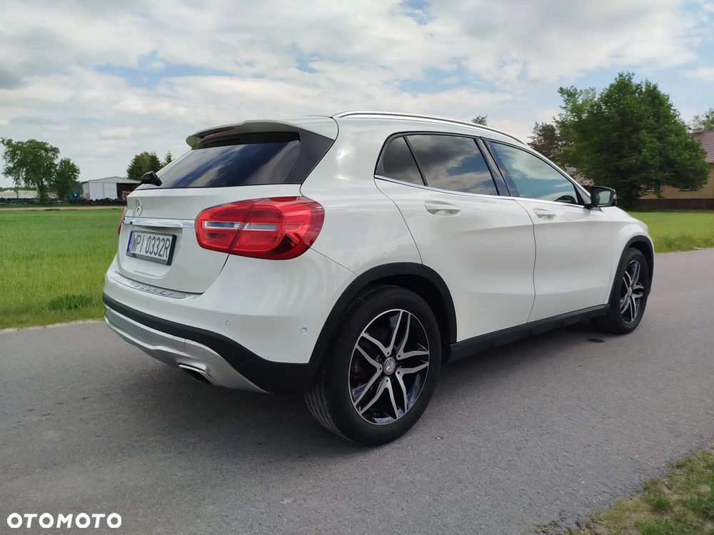 Mercedes-Benz GLA - 8