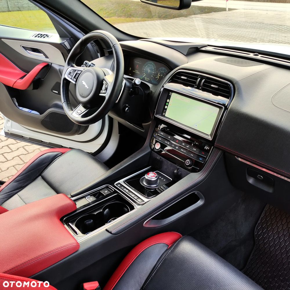 Jaguar F-Pace S AWD - 15