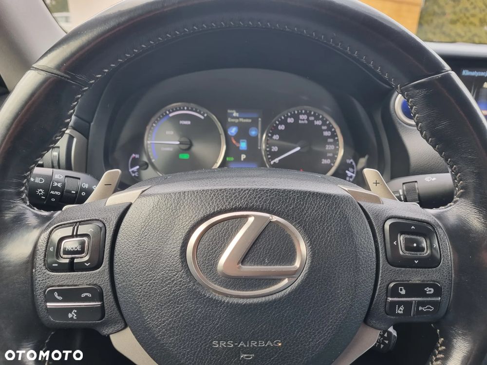 Lexus IS Business Edition - 10