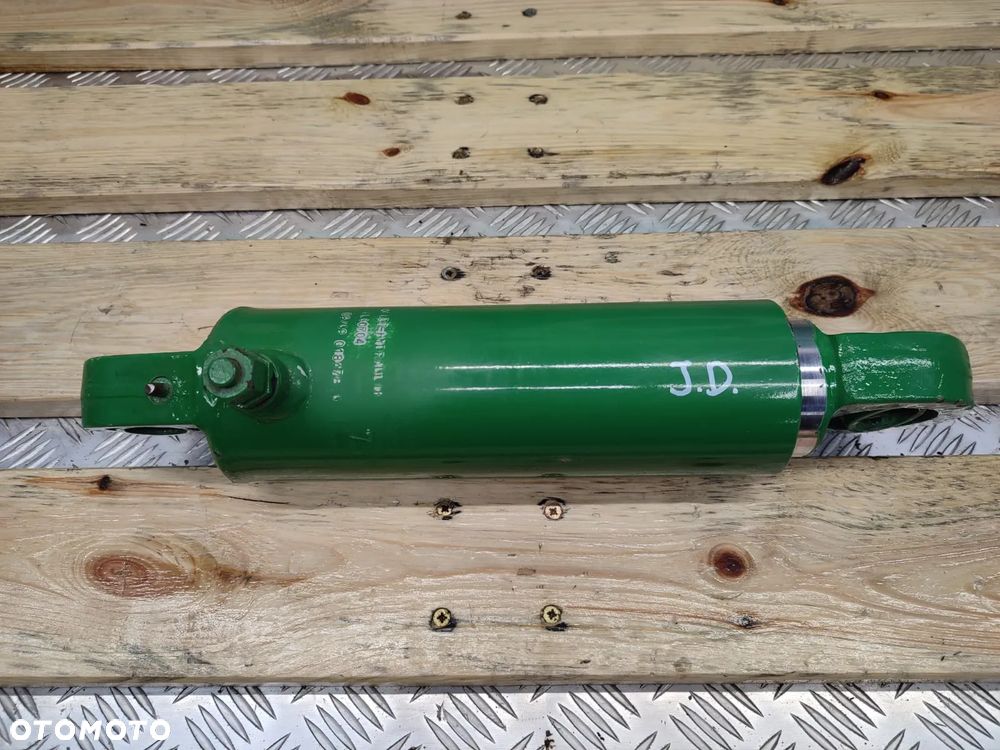 Siłownik podnośnika John deere 6300 AL80704 - 2