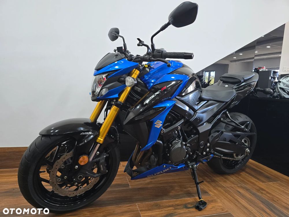 Suzuki GSX - 31