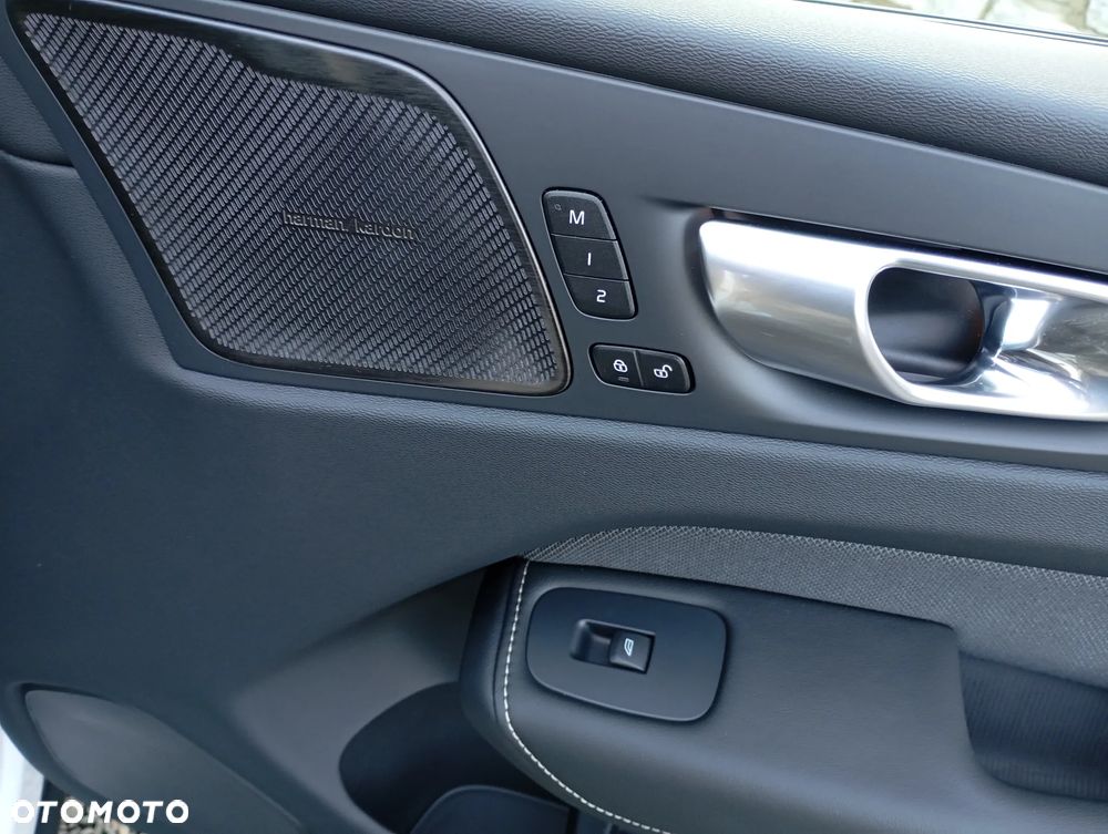 Volvo XC 60 B4 D AWD Ultimate Dark - 15