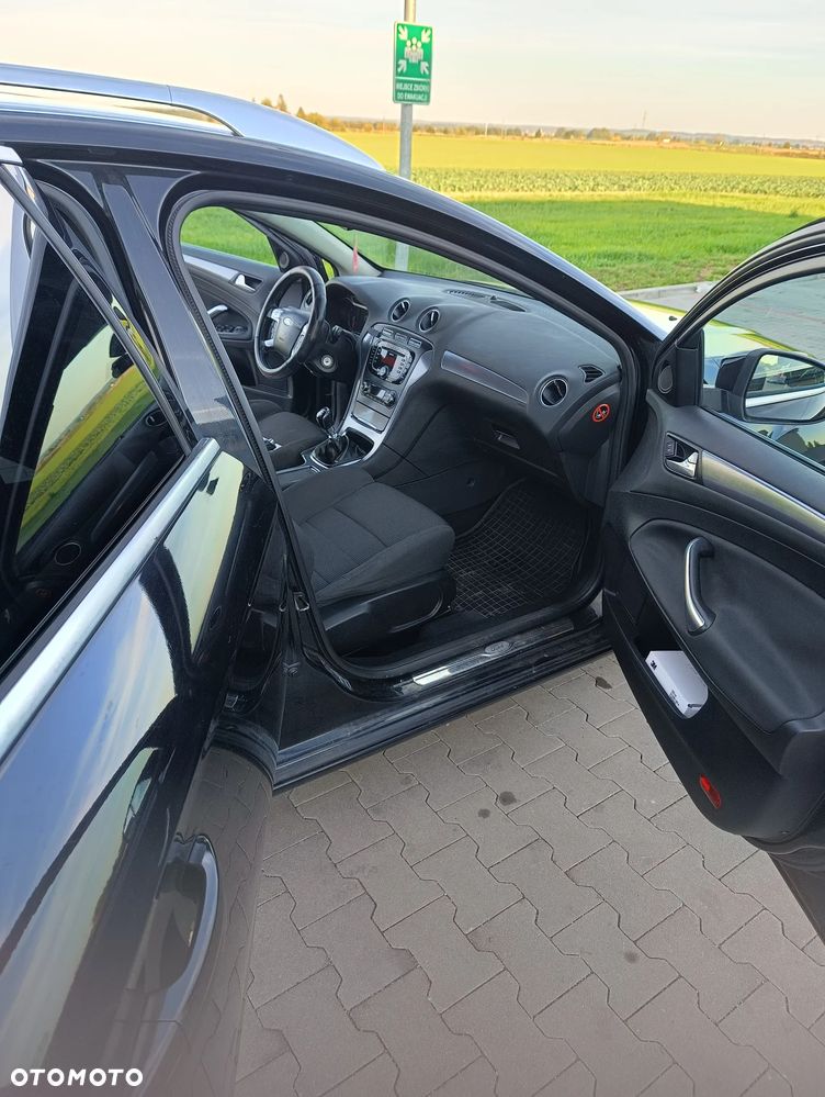 Ford Mondeo 2011 photo 2