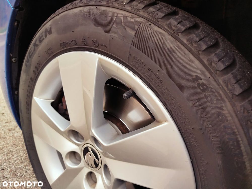 Skoda RAPID 1.2 TSI Ambition - 16