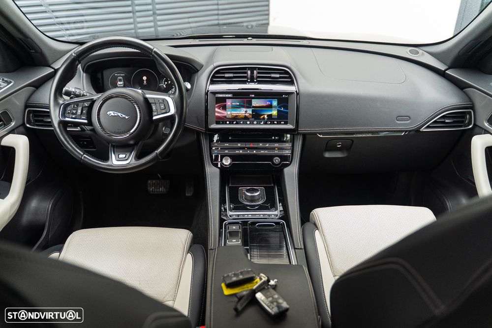 Jaguar F-Pace 20d Aut. R-Sport - 24