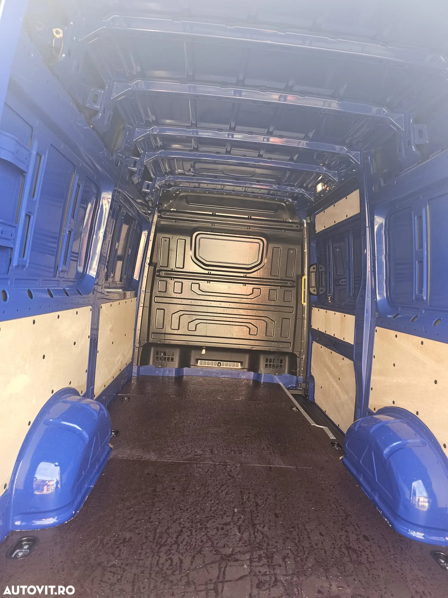Volkswagen Crafter TDI  An 2021  Climă 172.784 km - 8