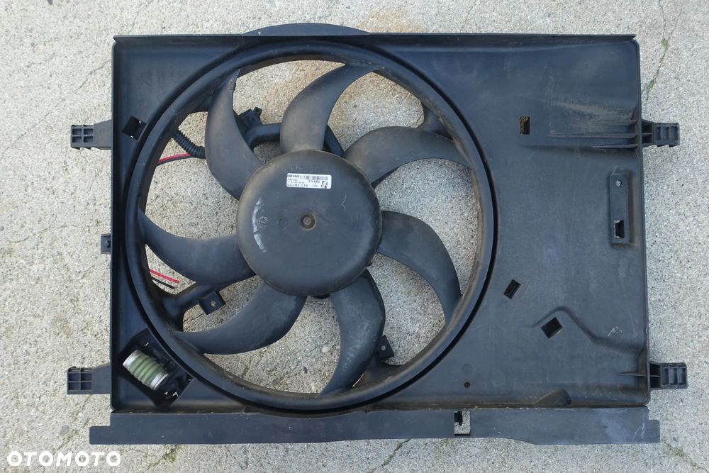 WENTYLATOR CHŁODNICY GRANDE PUNTO 1.4 8V - 4