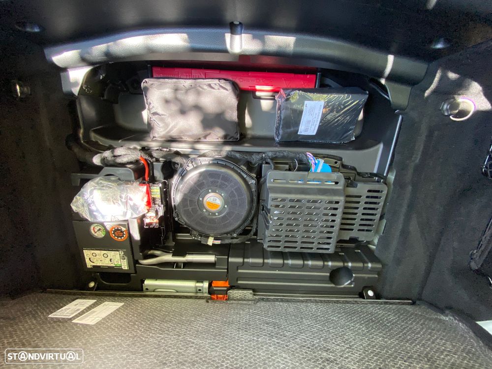 Mercedes-Benz CLA 250 e 8G-DCT - 14