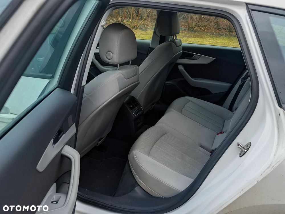 Audi A4 Avant 35 TFSI S tronic - 14
