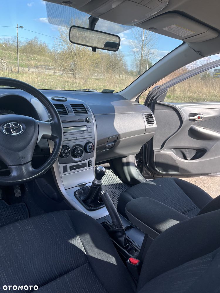 Toyota Corolla 1.6 VVT-i Luna - 8