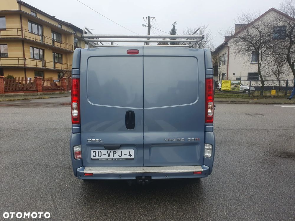 Opel Vivaro - 11