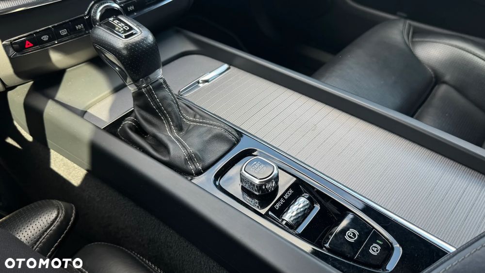 Volvo XC 60 T5 GPF AWD R-Design - 25