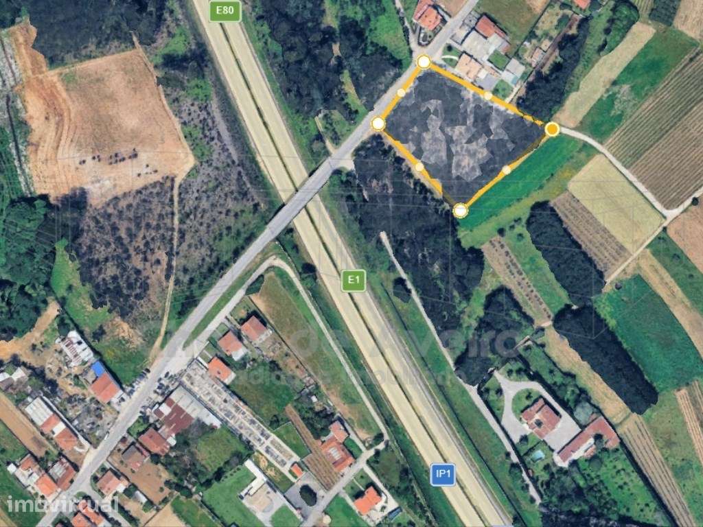 Terreno com dois artigos matriciais, em OIÃ - Grande imagem: 3/4