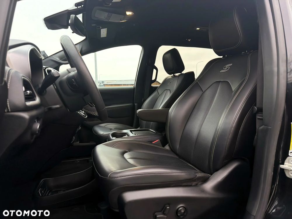 Chrysler Pacifica - 9