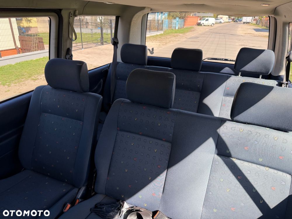 Volkswagen Caravelle Basis / CL - 9