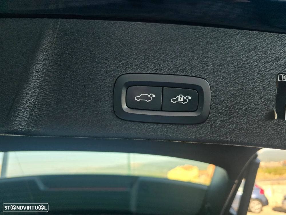 Volvo XC 40 1.5 T3 Momentum Geartronic - 18