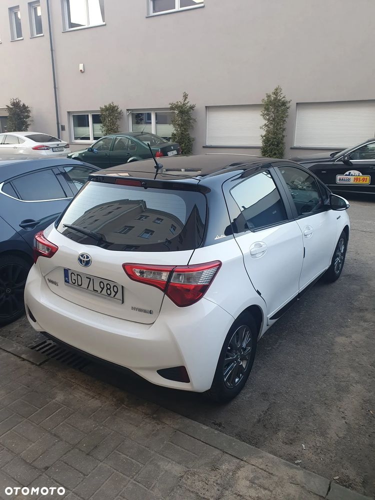 Toyota Yaris Hybrid 100 Premium - 19