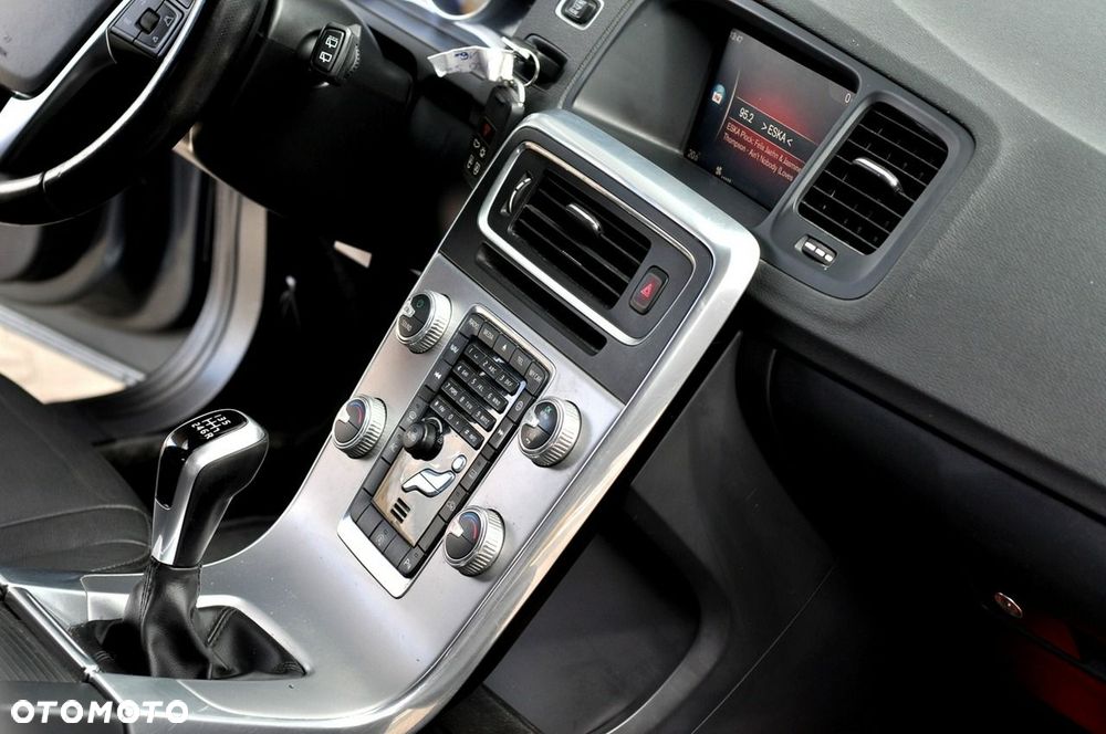 Volvo V60 D2 Momentum - 22