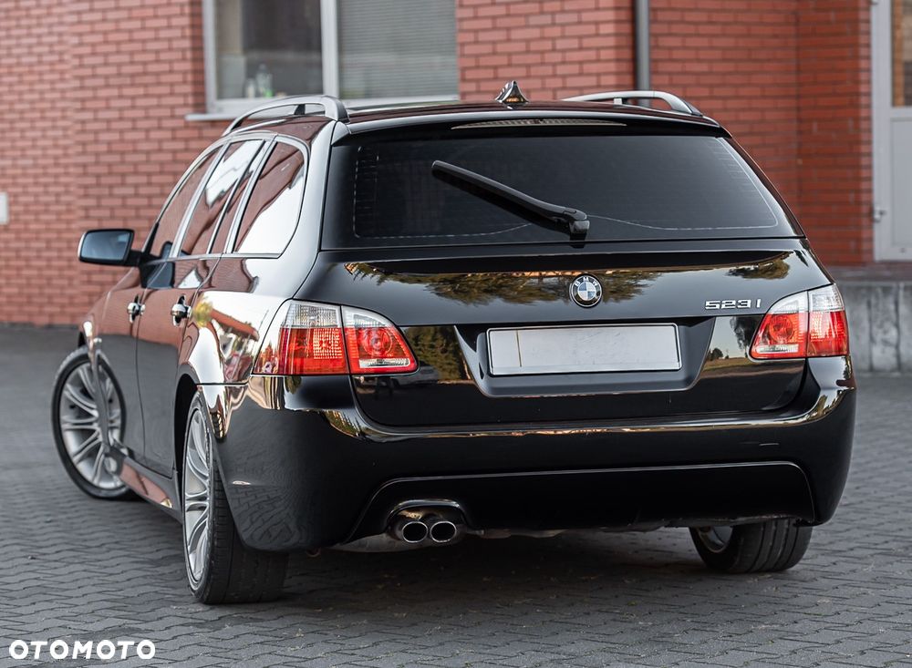 BMW Seria 5 523i Touring - 11