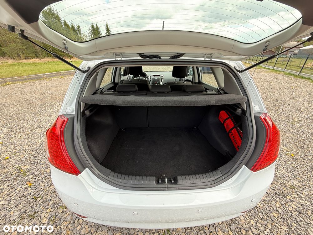 Kia Ceed - 11