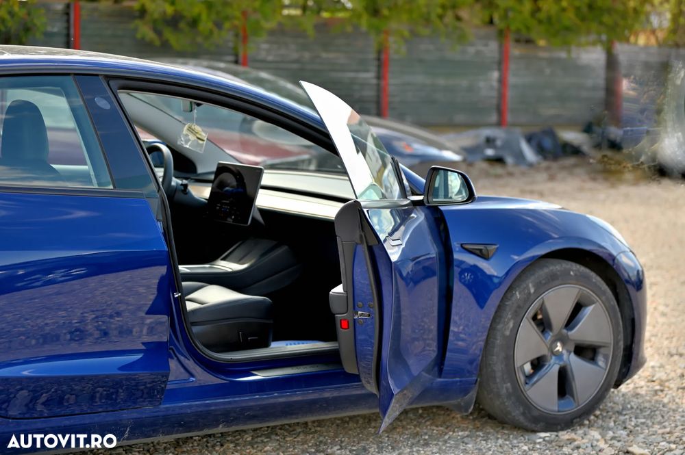 Tesla Model 3 - 9