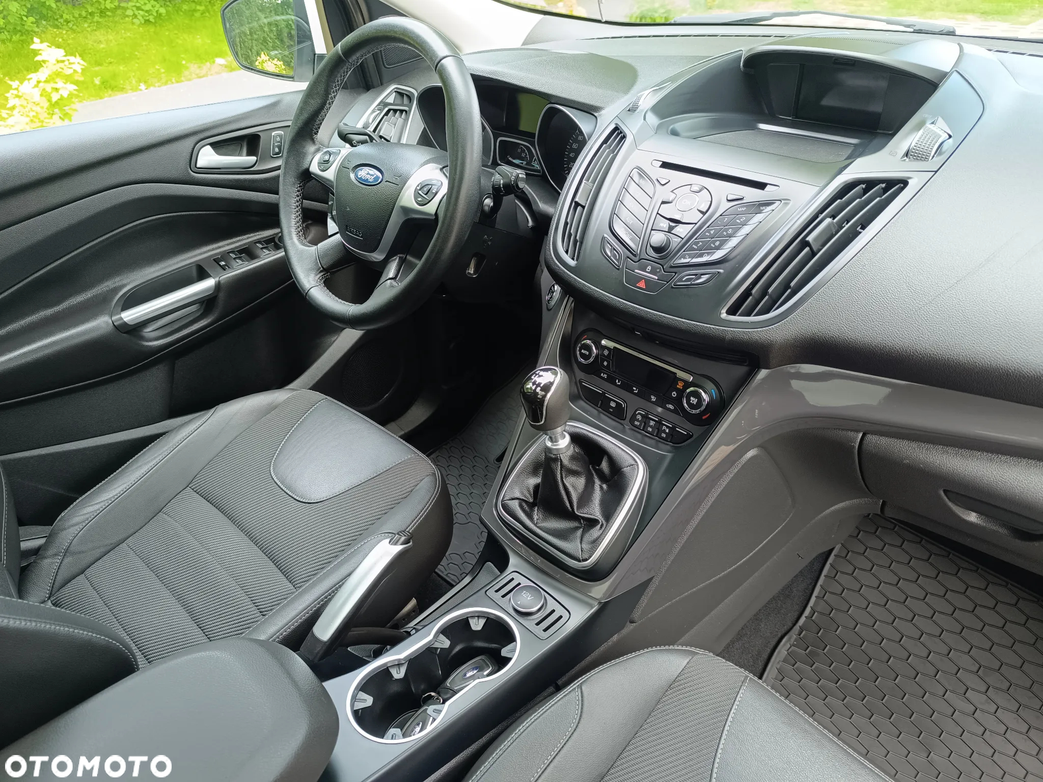 Ford Kuga 1.6 EcoBoost 2x4 Trend - 32
