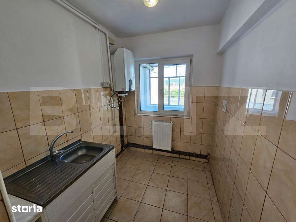 Garsoniera decomandata 31 mp, etaj 2, Cugir – spatioasa si bine comp — fotografia 3
