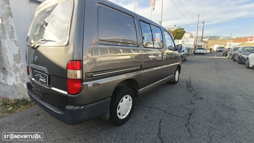 Toyota HiAce - 4