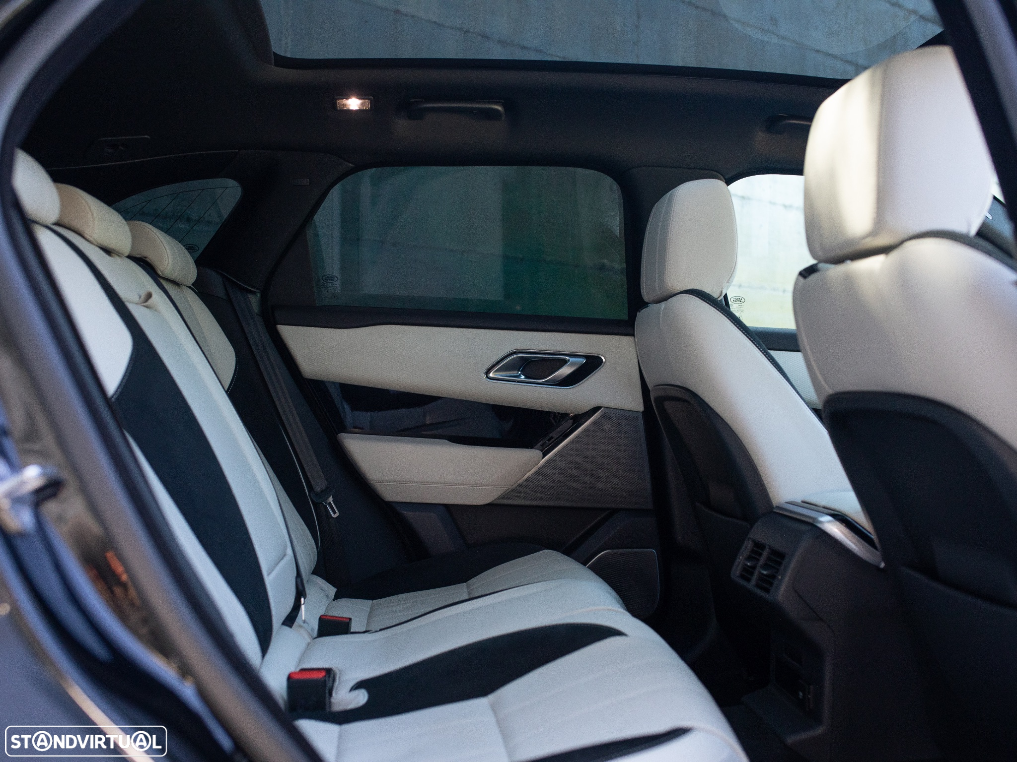 Land Rover Range Rover Velar 2.0 D R-Dynamic HSE - 32