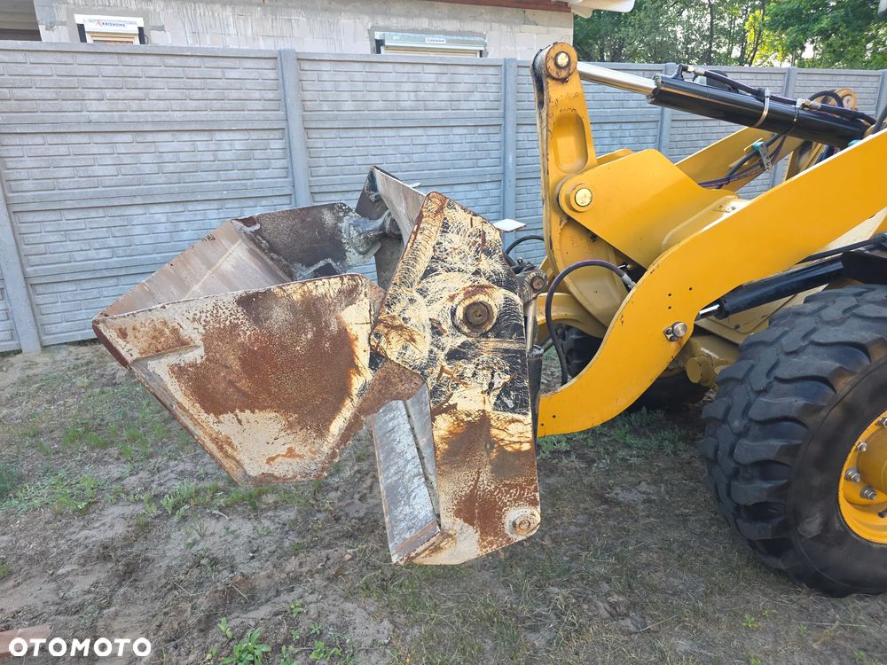 Caterpillar CAT 906 - 17