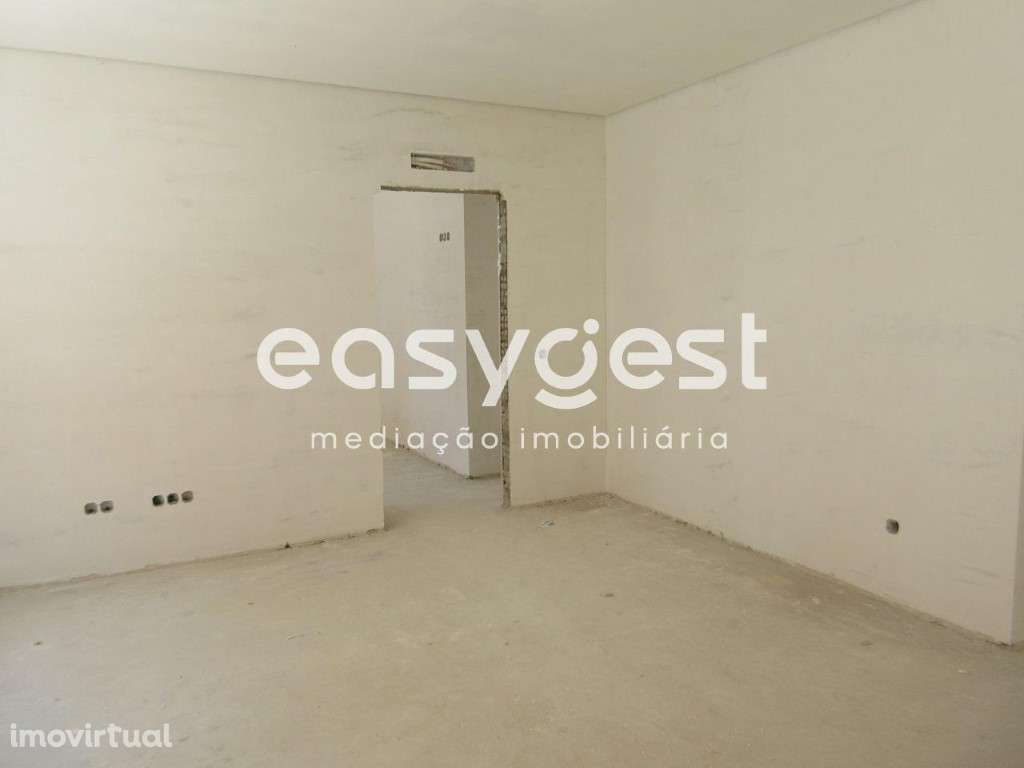 Apartamento T2 com Pátio a nível do R/C no centro de Peniche - Grande imagem: 2/12