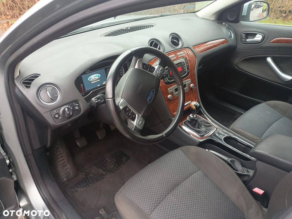 Ford Mondeo 2.0 TDCi Ghia - 13