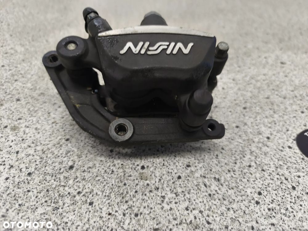 Zaciska hamulcowy przód, przedni lewy Triumph Trident 660 2022 - 2