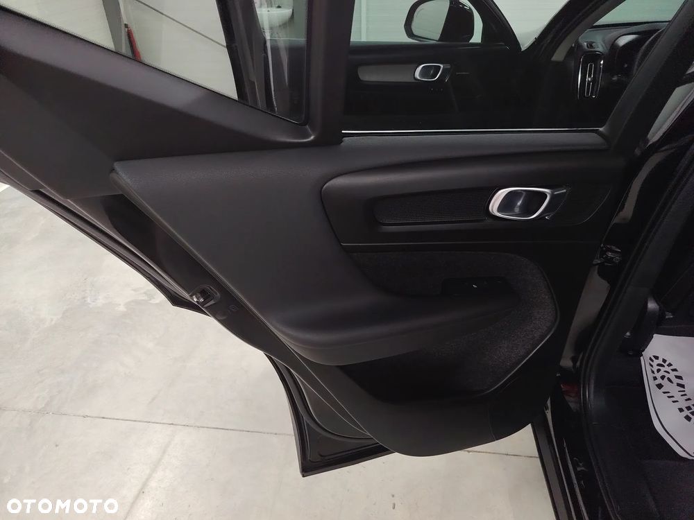 Volvo XC 40 B3 Plus Dark - 22