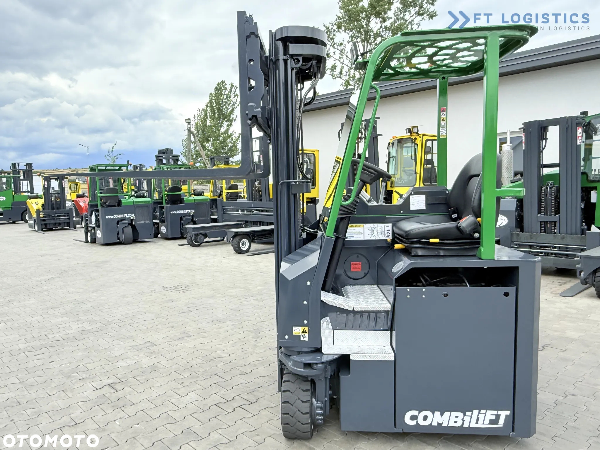 Combilift CBE2500 / TRIPLEX / 5500MM / WOLNY SKOK / NAPĘD ELEKTRYCZNY / JEDYNIE 2300MTH / POZYCJONER / PRZESUW BOCZNY / NOWE OPONY / JAK NOWY / Szeroka oferta wózków czterokierunkowych i bocznych, dopasowanych do różnorodnych potrzeb i zastosowań. - 29