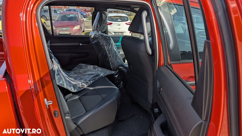 Toyota Hilux 2.8D 204CP 4x4 Double Cab AT MHEV Invincible - 12