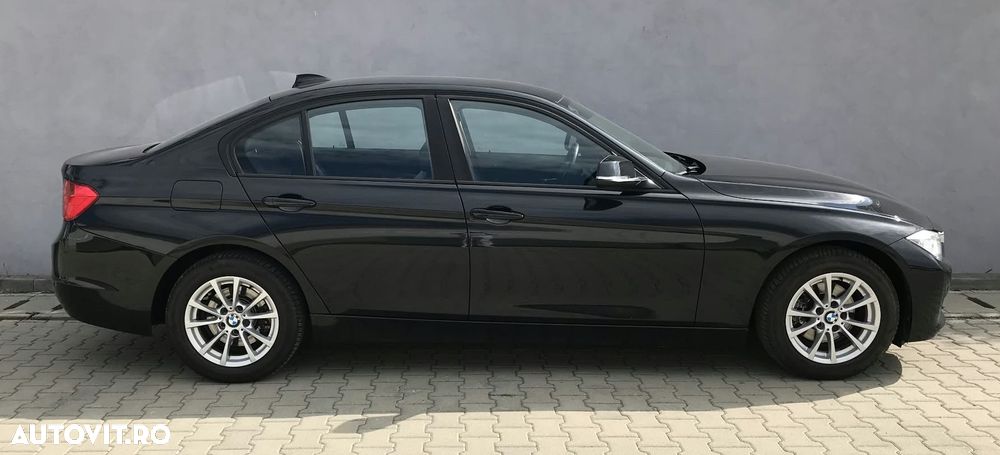 BMW Seria 3 320i Aut. - 10