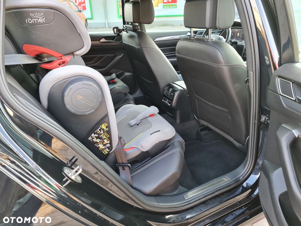 Volkswagen Passat ver-variant-2-0-tdi-scr-dsg-r--line - 15