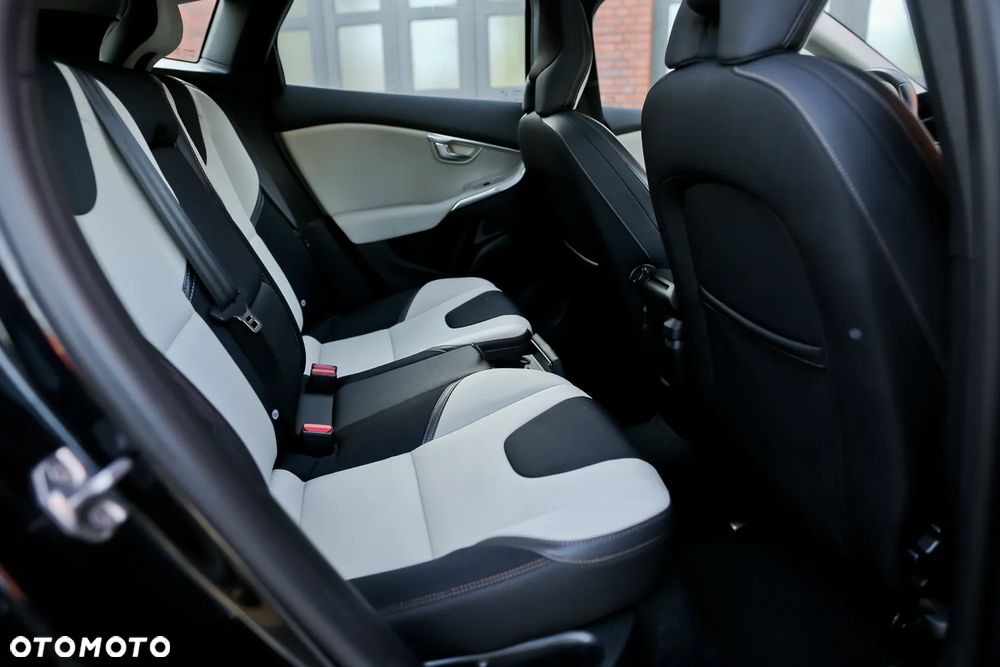 Volvo V40 Cross Country D3 Geartronic Momentum - 27