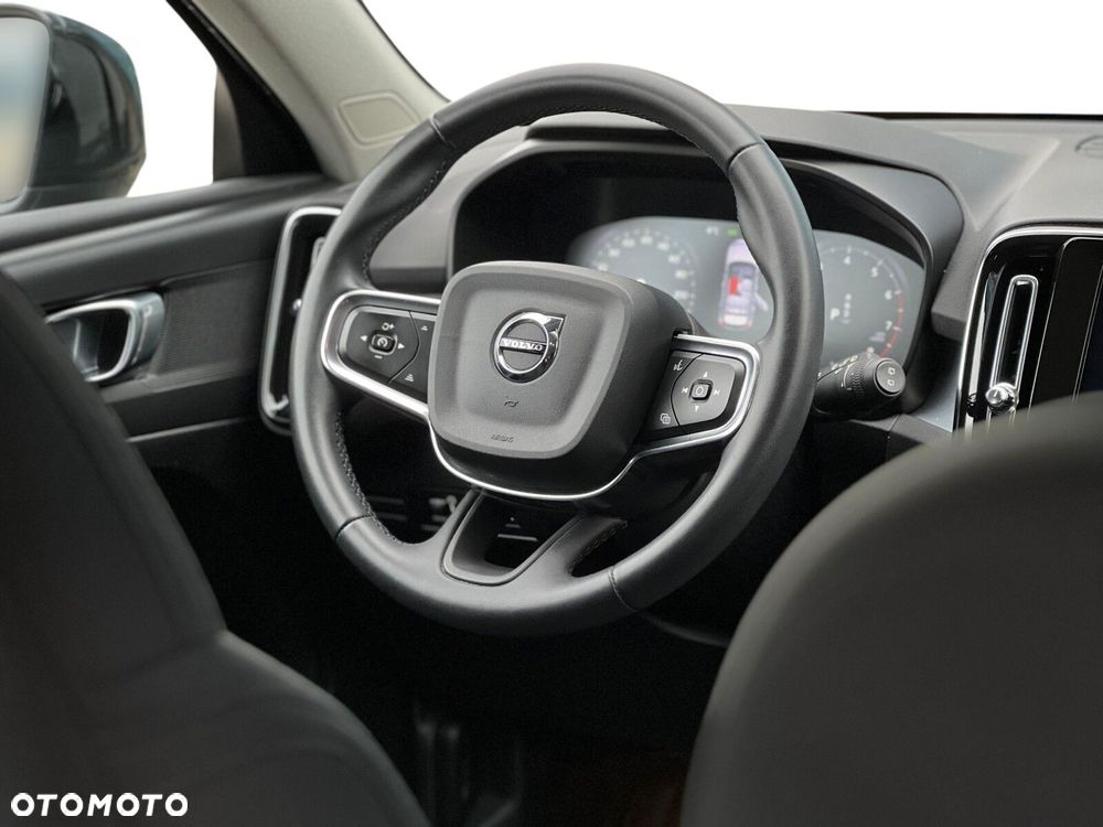 Volvo XC 40 T3 Momentum Pro - 22