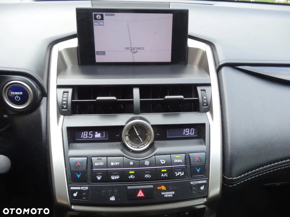 Lexus NX 300h Elite AWD - 27