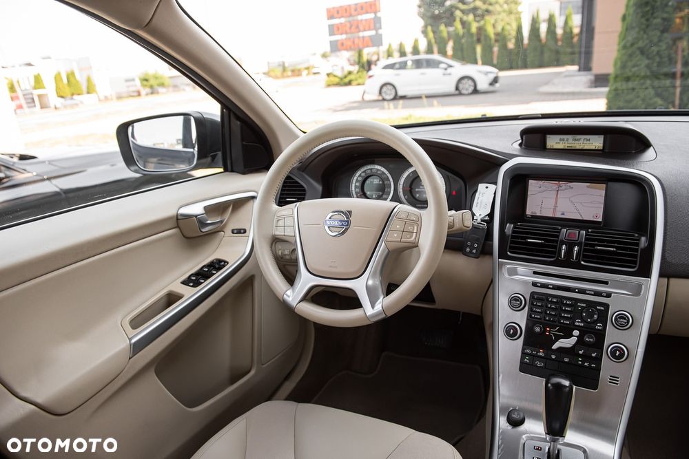 Volvo XC 60 D5 AWD Momentum - 26