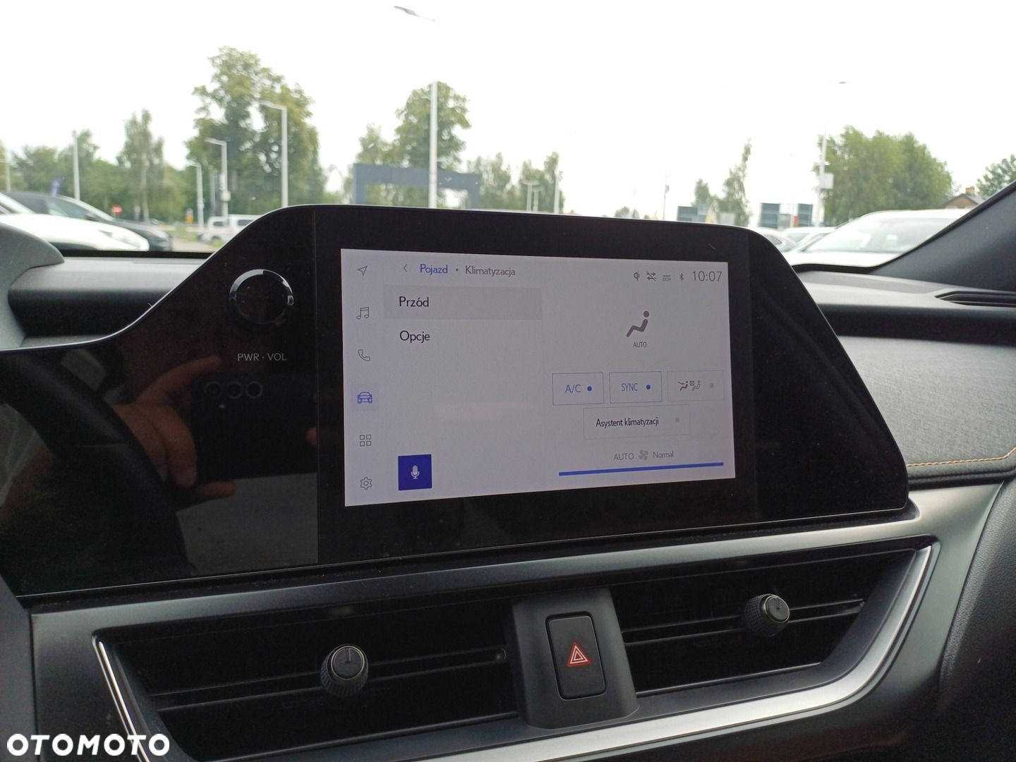 Lexus UX - 25