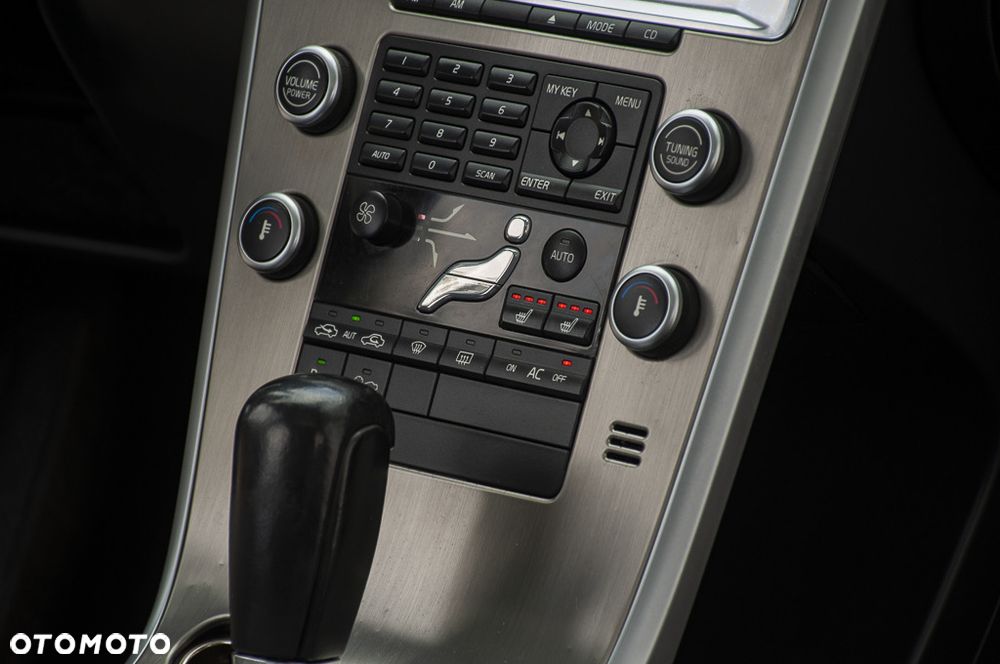 Volvo XC 60 D5 AWD Momentum - 35