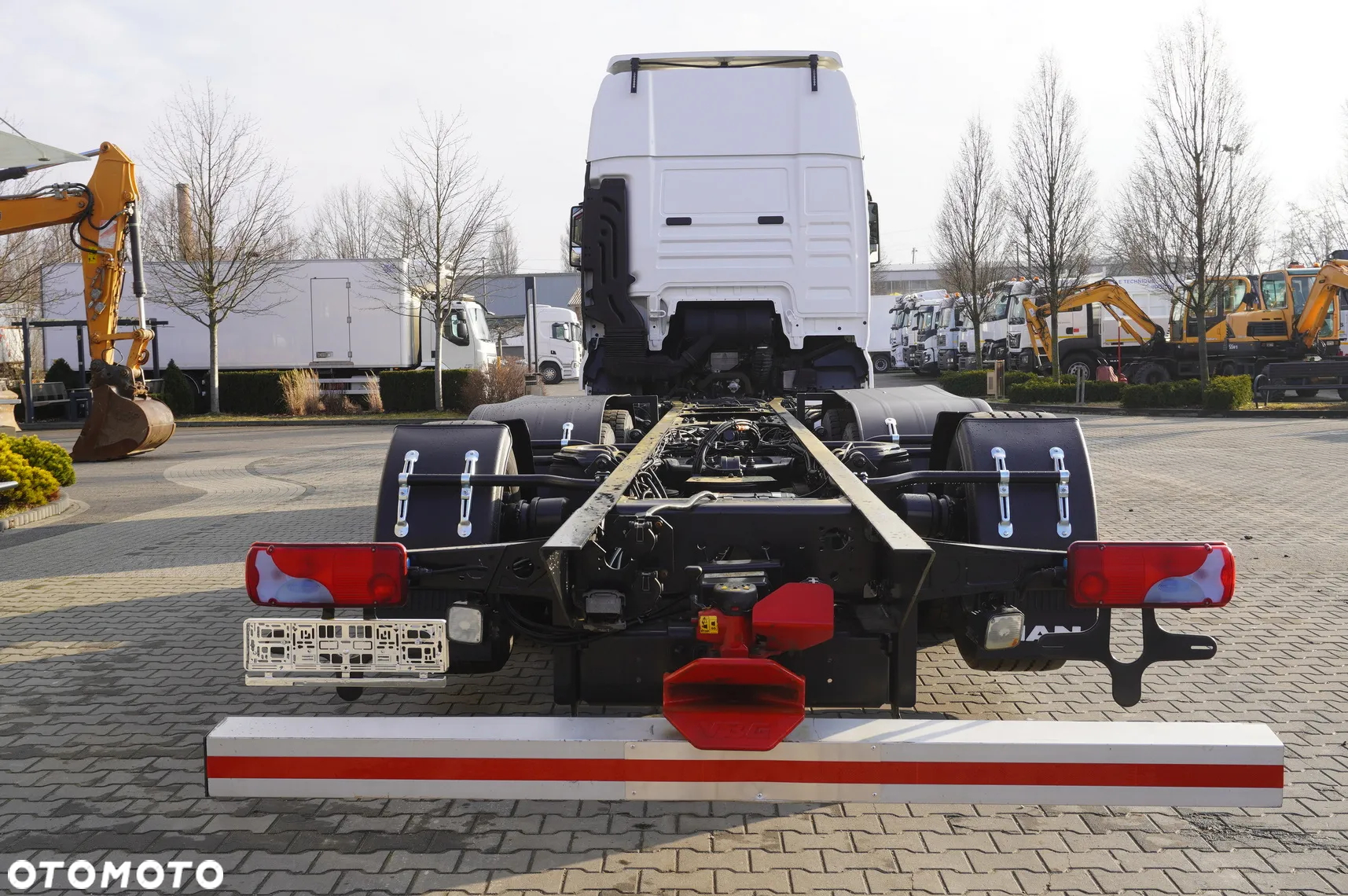 MAN TGX 35.580 E6 8x4/4 - rama do zabudowy 8,8m - 6